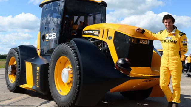 Zběsilý traktor zajel nový rychlostní rekord. Vytáhl to na 166 km/h!