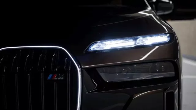 Nové BMW řady 7 občas zavání cirkusem na kolech. Ohromí ale jízdou, pohodlím připomene Rolls-Royce