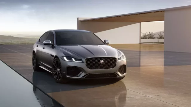 Jaguar představuje modely XE a XF 300 Sport