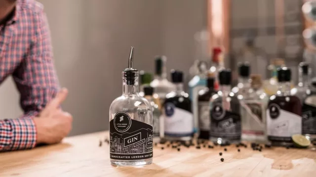 Za skvělým ginem nemusíte do Edinburghu. Vyrazte do palírny v Brně