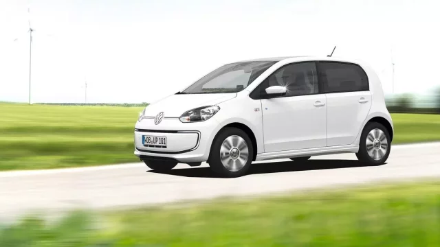 Stačilo by do práce elektroauto? Čechům určitě, nedojíždějí totiž daleko