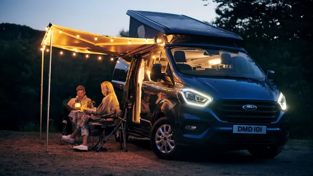 Ford Transit Nugget rozšiřuje varianta Plus s výklopnou střechou