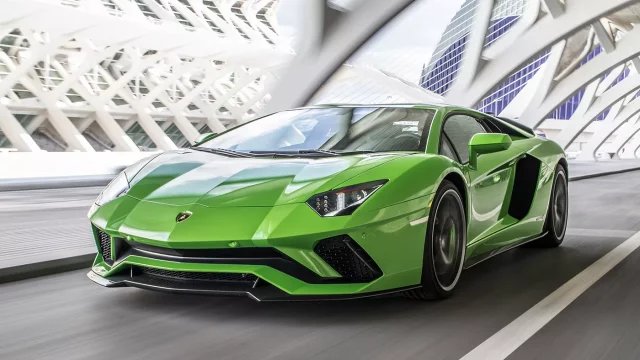 Sbohem, tradice: Kdo chtěl skutečné Lamborghini postavené podle receptů „staré školy“, ten má smůlu. K dispozici jsou a budou už jen hybridy