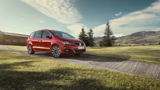 MPV ještě nejsou mrtvá. Rodinné auto praktičtější než Octavia Combi se vrací na český trh