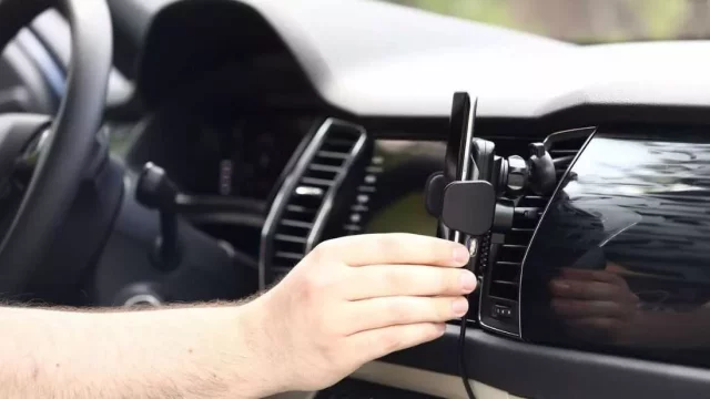 Jak dojet bezpečně do cíle? Nechte ruce na volantu