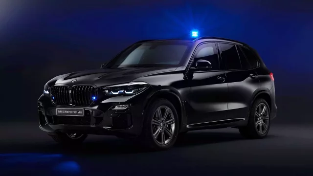 Reklama na pancéřované BMW X5 ukazuje, že se nemusíte bát postavit střelám čelem