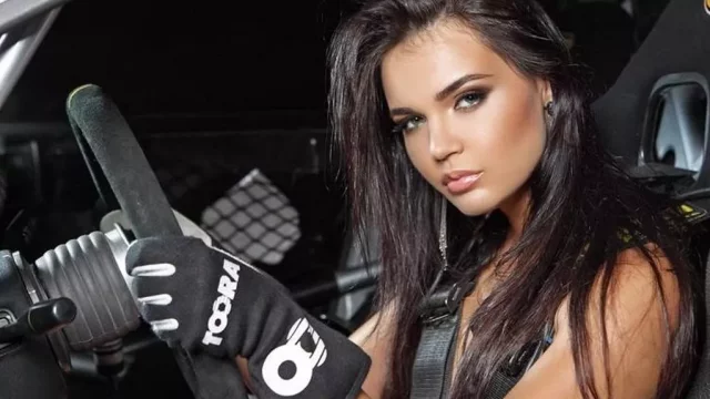 Sexy holky, které to umí s volantem lépe než většina chlapů