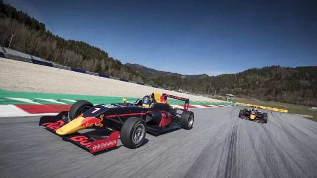 Na překrásném závodním okruhu Red Bull Ring zažijete spoustu adrenalinu