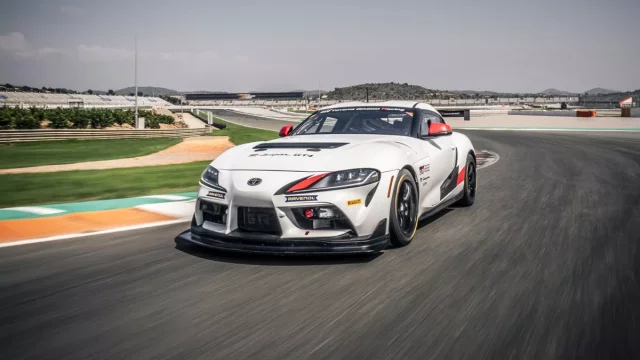 Toyota GR Supra GT4 získala homologaci a může začít závodit