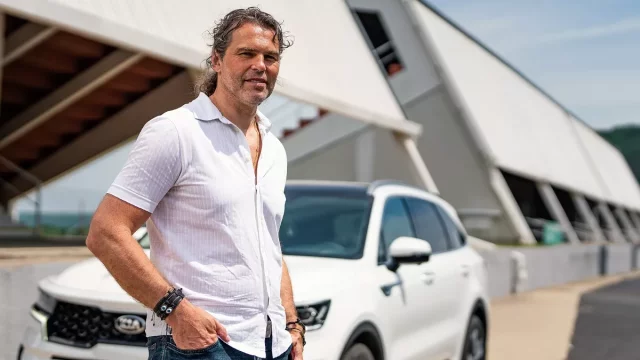 Jaromír Jágr má nové auto, šestiválcové gétéčko vyměnil za plug-in hybrid