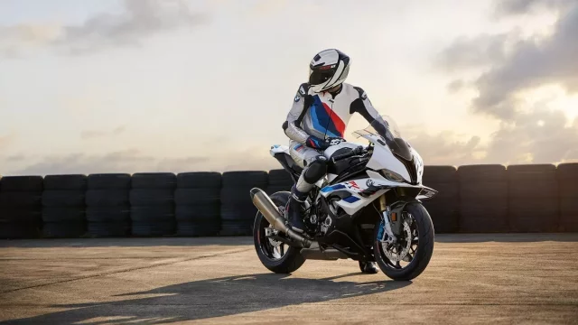 BMW představuje novou střelu v jedné stopě S 1000 RR