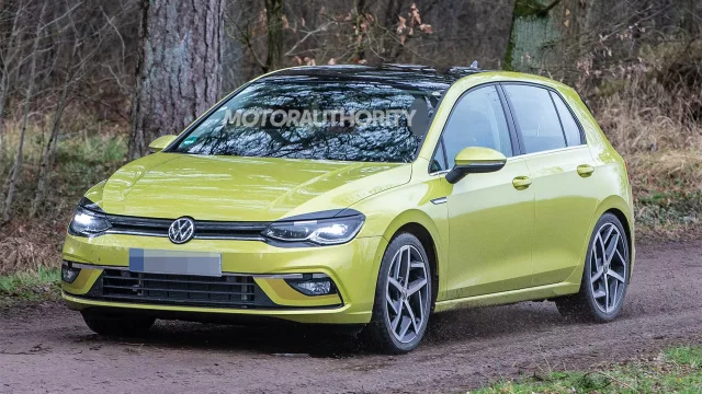 Nový Volkswagen Golf se oficiálně představí v říjnu. Víme, co nabídne!