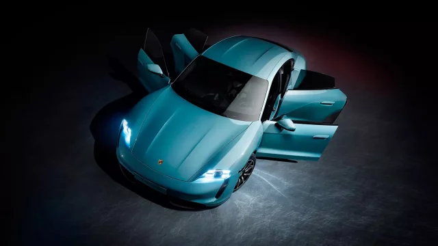 Elektromobil Porsche Taycan 4S se představuje. Je levnější a dojede dále