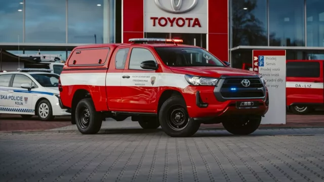 Takhle drsný služebák by chtěl každý. Hasiči dostali nové Toyoty