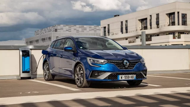 Renault Megane má po faceliftu. Objednávat můžete i hybridní pohon