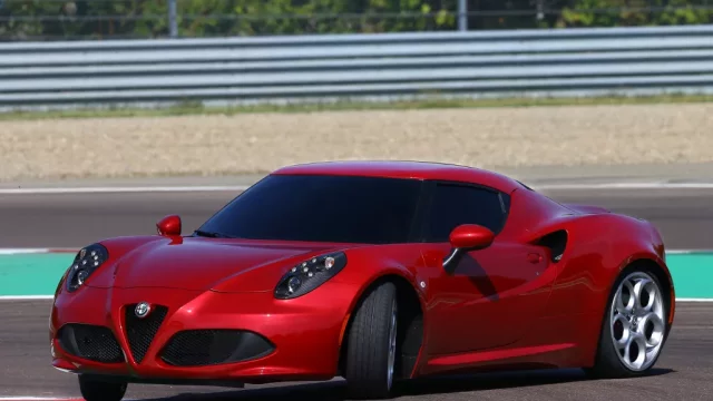 Alfa Romeo 4C končí, zároveň ale zůstává. Jak je to možné?