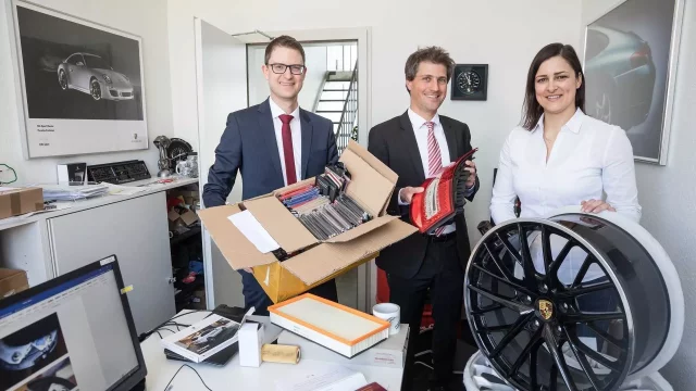 Porsche bojuje proti padělkům. Už se zabavilo falešné zboží za 1,5 miliardy