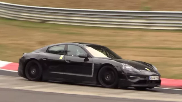 Porsche Taycan se v tichosti prohání na Nürburgringu
