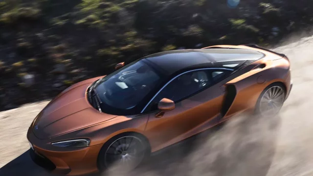 McLaren představuje luxusní model GT. Zaujme výkonem 612 koní a obrovským kufrem