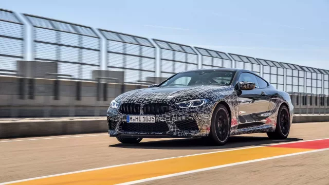 BMW M8 odhaluje techniku. Použije speciální adaptivní brzdy