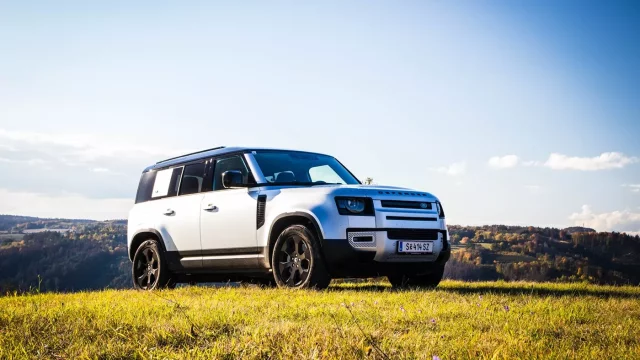 Test Land Roveru Defender 110 P400, offroadu, který přejel ze safari do města