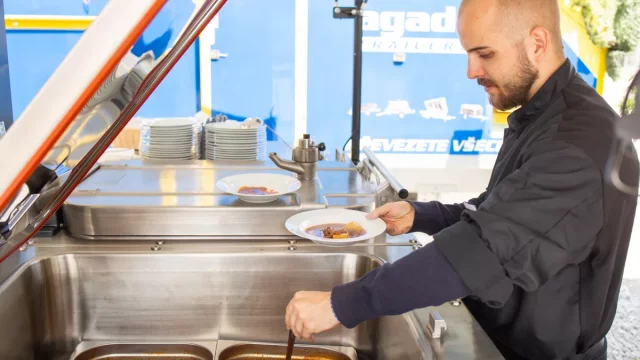 Vaření na cestách zvládne ve velkém, revoluce v kategorii obytných aut se však nekoná