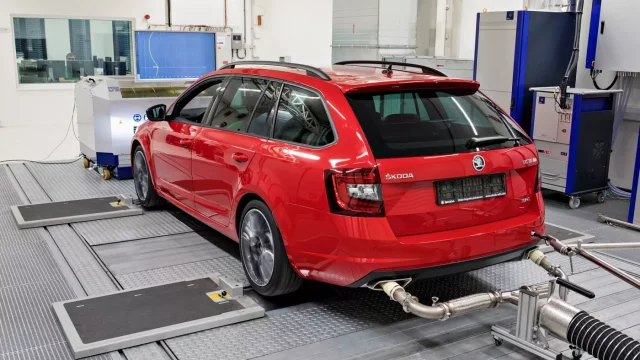 Škoda odhaluje, jak měří emise nových vozů