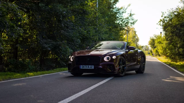 Exkluzivní test Bentley Continental GTC S V8: Z „kopačky“ gentleman