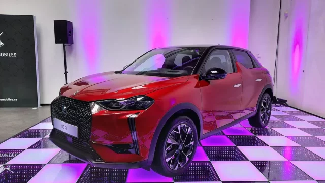 Faceliftovaná DS 3 si chce podmanit mladou generaci. Přijíždí i s čistě spalovacími motory