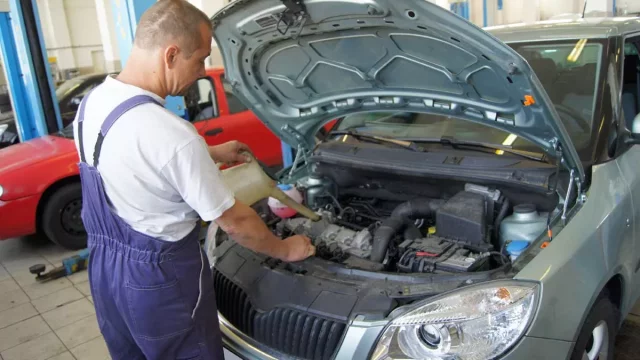 Průzkum ukázal, že polovina českých řidičů netuší, jak se chovat k ojetině po koupi
