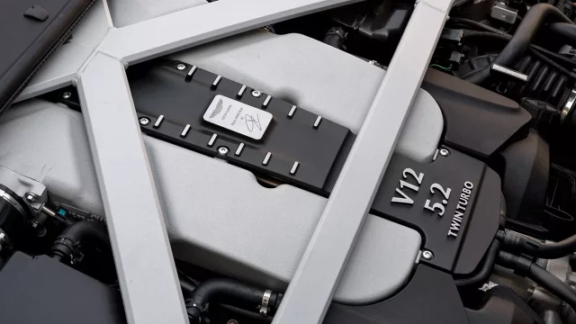 Aston Martin bojuje za motor V12. Pracuje na dalším vývoji
