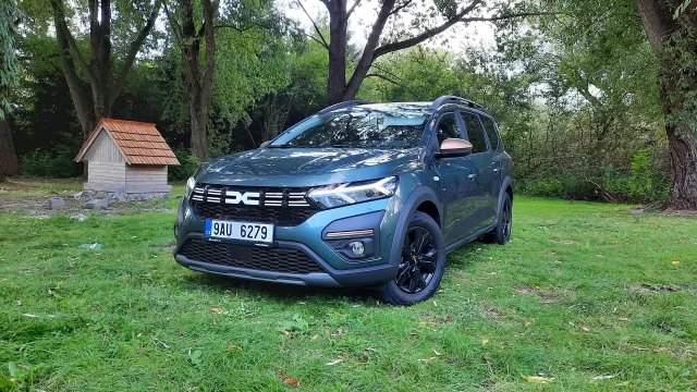 Počítat ovečky v Dacii Jogger? Žádný problém. Díky speciální vestavbě se zde pohodlně vyspíte