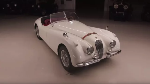 Jay Leno, nejslavnější televizní moderátor a sběratel, ukazuje svůj úplně první veterán