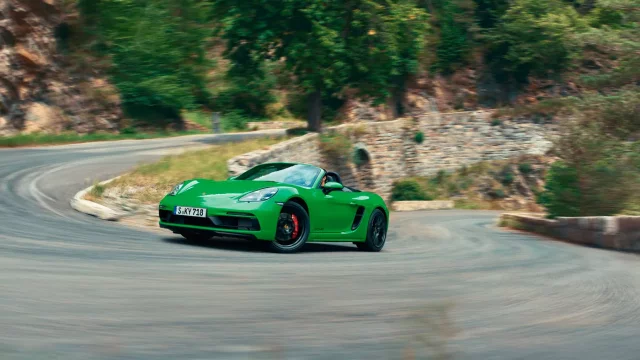 Porsche představuje 718 GTS 4.0: Cayman a Boxster s čtyřlitrovým šestiválcem a manuálem