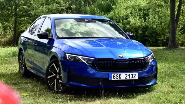 Modernizovaná Škoda Octavia nabídne ostřejší rysy a vymazlenější podvozek. Liftback ani kombi nezklame žádného českého zákazníka