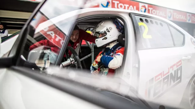 Chcete si vyzkoušet jízdu na okruhu? Možností je hned několik