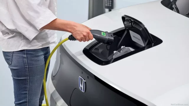 Co se děje s vysloužilými akumulátory hybridů a elektromobilů? Honda jim dává druhou šanci