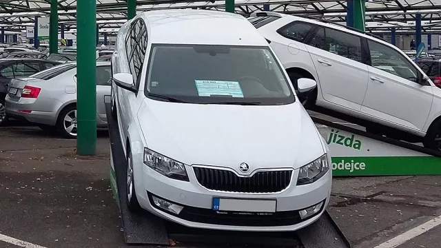 Nabídka inzerovaných vozů na českém trhu překonala v lednu hranici 100 000