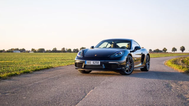 Test Porsche 718 Cayman S: Něco tomu chybí, ale to důležité zůstalo