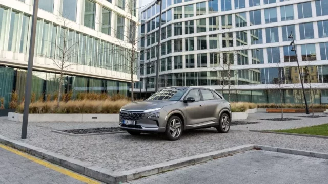 Hyundai v Česku spouští prodej vodíkového modelu Nexo. Už jsme ho řídili!