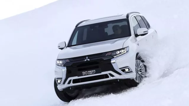 Mitsubishi Outlander PHEV: Vylepšeným plug-in hybridem po „zeleném“ Rakousku (první jízdní dojmy)