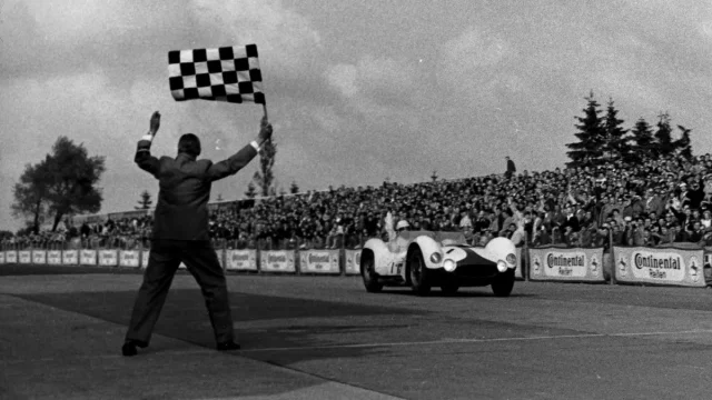 Maserati Tipo 61 slaví výročí triumfu na 1 000 km Nürburgringu