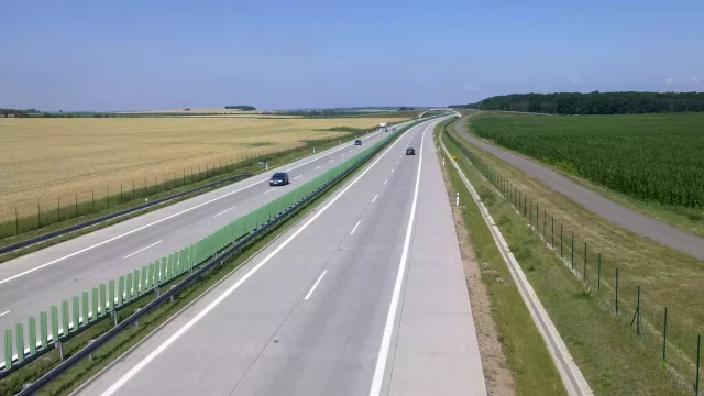 Stopadesátka na českých dálnicích? Jen na zlomku úseků a s omezeními