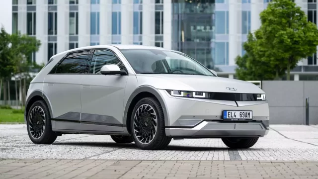 Hyundai spouští prodej retro elektromobilu IONIQ 5, začíná na 1,1 milionu