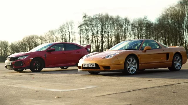 Starý supersport vs. nový hot-hatch: Které auto bude na dráze rychlejší?