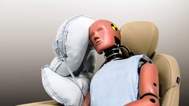 Kia zlepšuje bezpečnost automobilů. Představuje centrální airbag