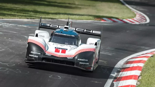 Král je mrtev... Ring má nového pána a je jím s děsivým časem Timo Bernhard