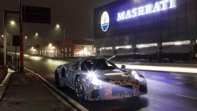 Maserati testuje záhadnou novinku. Chystá supersport s motorem uprostřed?