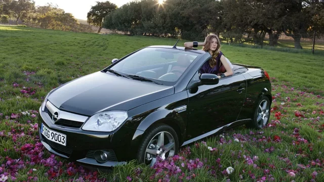 Užijte si jaro s otevřeným nebem nad hlavou. Vybíráme levný kabriolet do 50 000 Kč