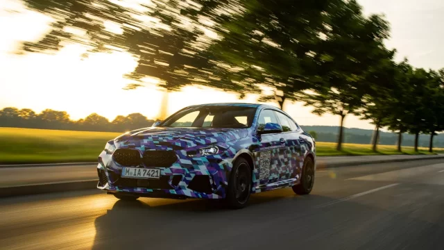 BMW 2 Gran Coupe prochází závěrečným testováním. Dostalo speciální kamufláž